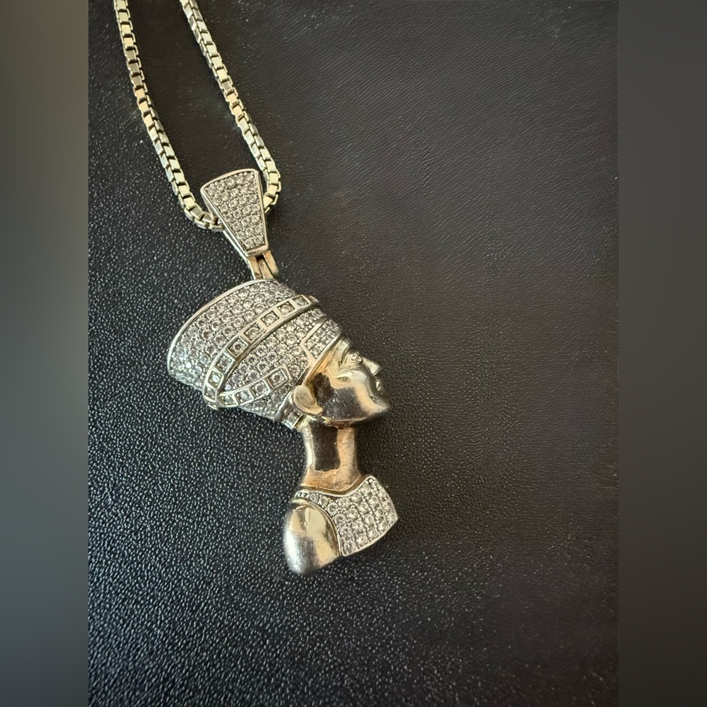 Vintage inspired Nefertiti necklace 925 Sterling silver with sparkling stones.